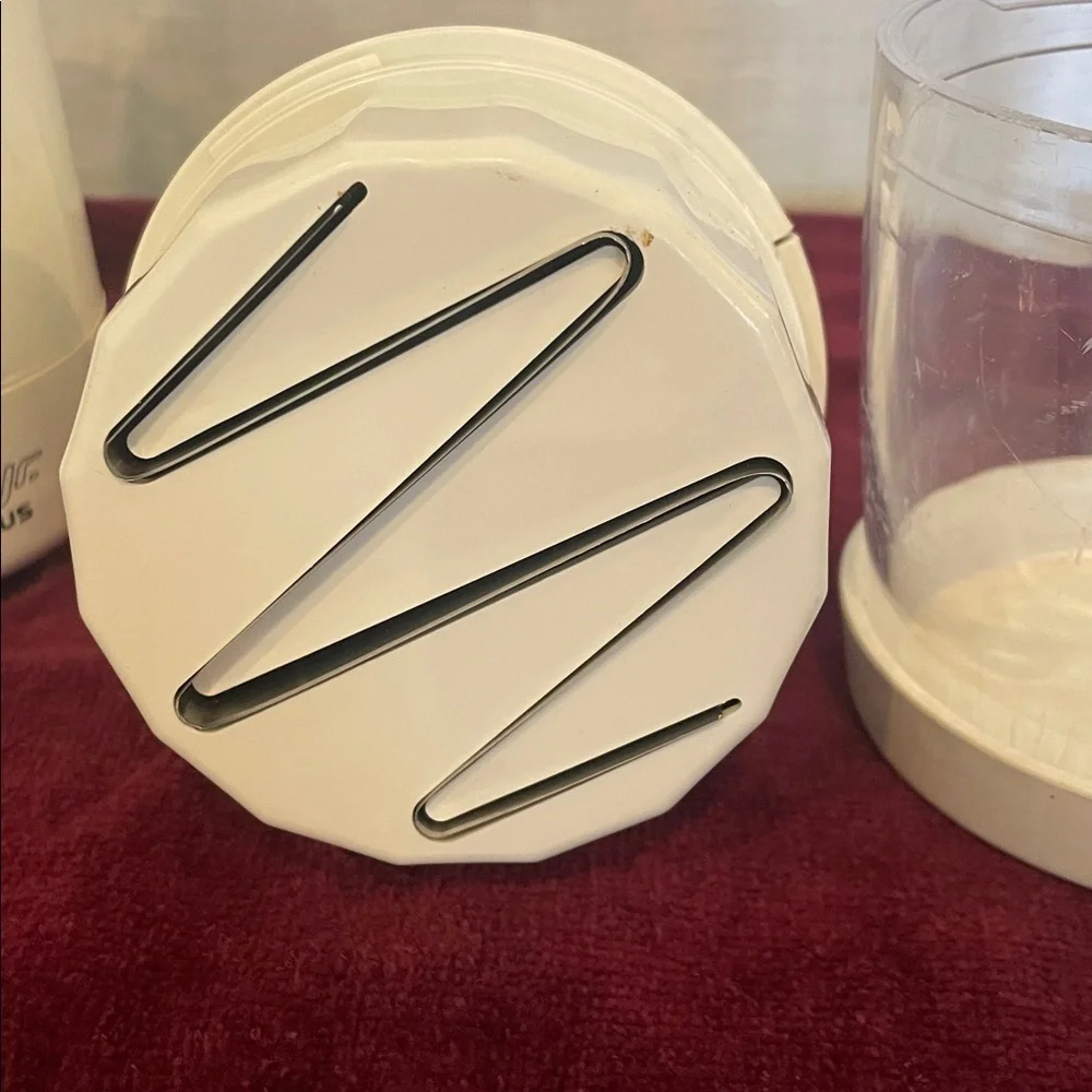 Pampered Chef White and Gray Manual Chopper